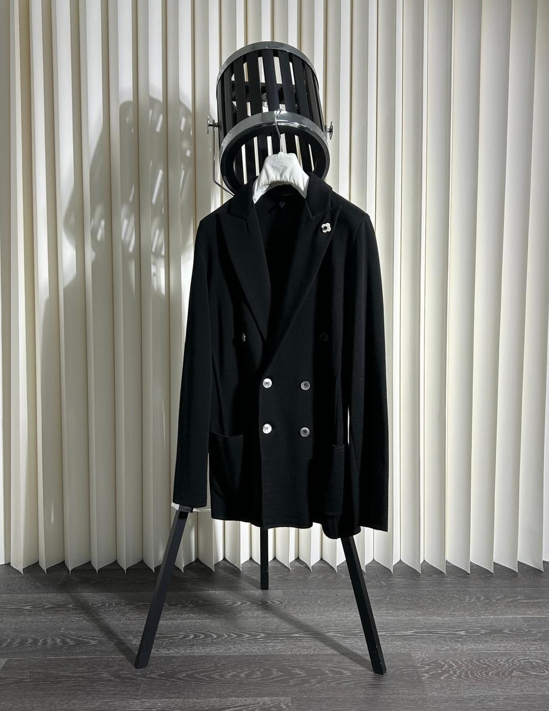 [UTC]라르디니 플라워 부토니에 심플 니트자켓 | 후루츠패밀리