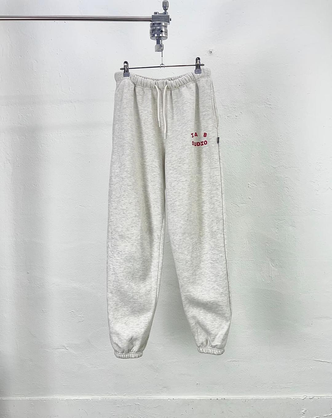 아이앱 스튜디오 오트밀 버건디 스웻팬츠 | 후루츠패밀리