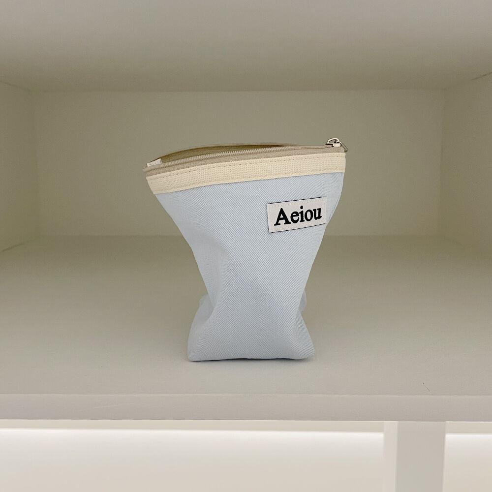 Aeiou Basic Pouch (M size) Alpine snow mountain