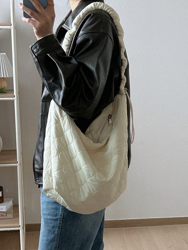 누빔 스트링 퀼팅 숄더 크로스 백 (아이보리 브라운 블랙) : 윤립스