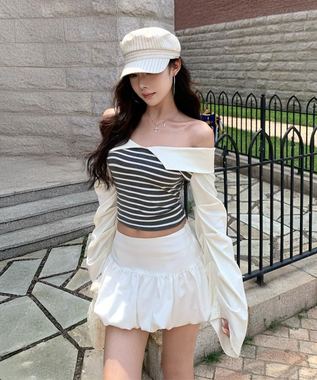 로스트체리 [여리여리🤍/세련미] 이자벨라 스트라이프 오프숄더 핀턱 긴팔 블라우스 탑 - 2color