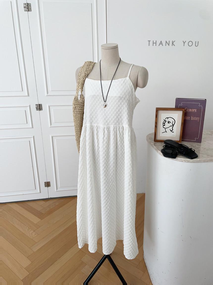 [무배]키바 엠보싱 스트랩 루즈핏 뷔스티에 롱 원피스(2color)F-446