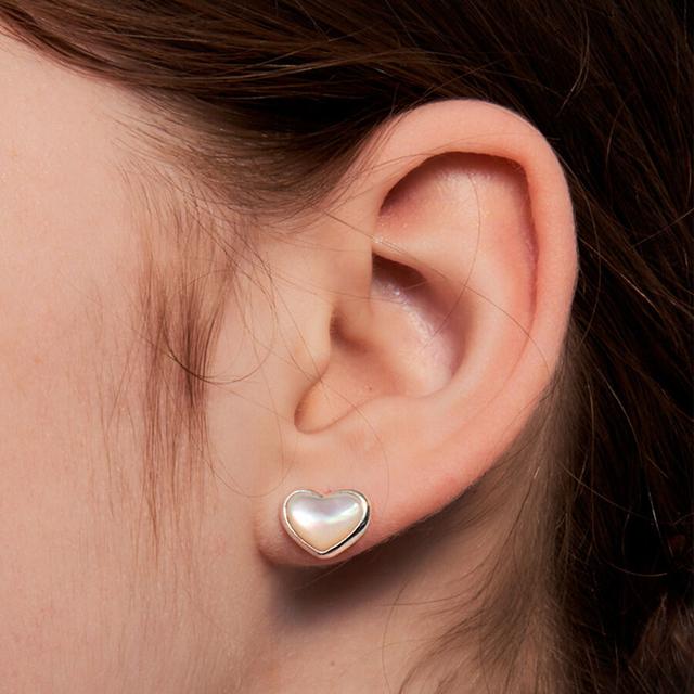 [White7/14순차출고 수지, 카리나, 빌리 츠키 착용] nacre heart earring