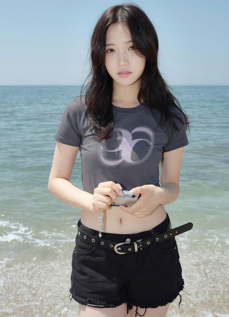 HOLIDAY CROPPED T-SHIRT / CHARCOAL