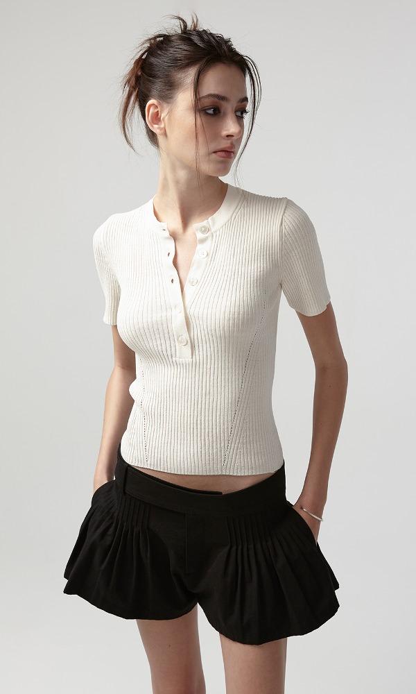 PLEATED GURKHA LOW WAIST SHORTS (BLACK)