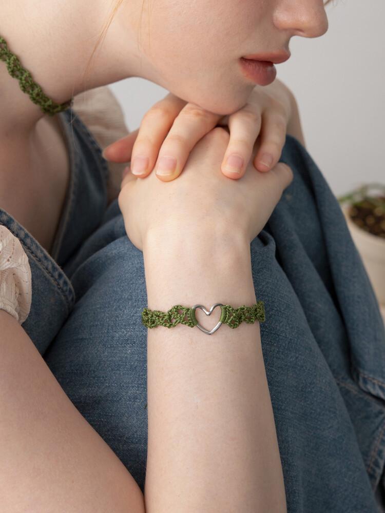 메리모티브 Line heart with olive green knit bracelet