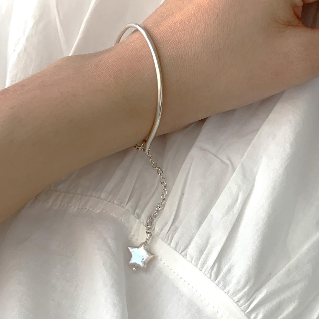 Pearl star bangle bracelet