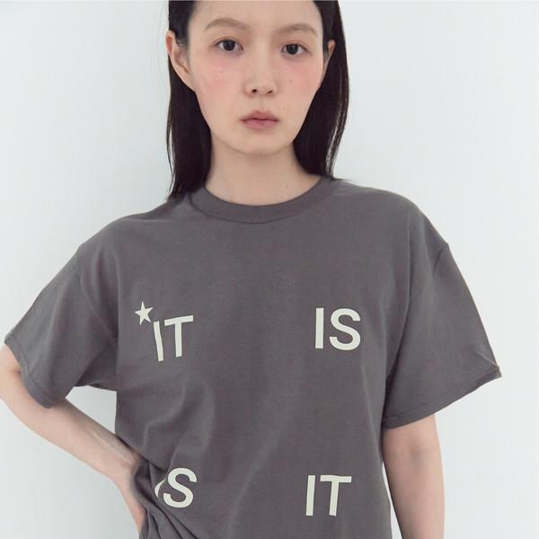 [7/4 예약발송 30% OFF] IT IS T_SHIRT (CHARCOAL)