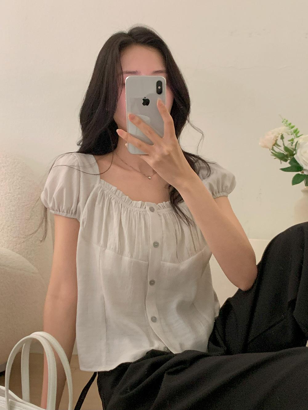 로이 셔링 퍼브 반팔 블라우스