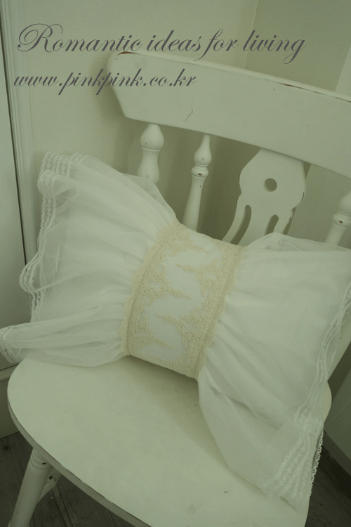 앤틱 레이스 프릴 쿠션