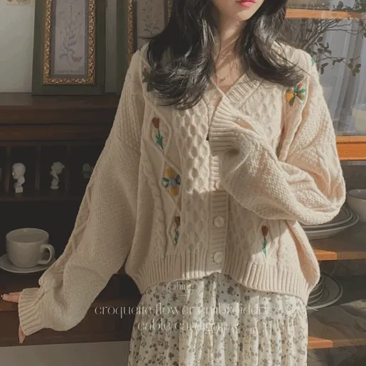 Croquette flower embroidery cardigan 꽃자수 케이블 가디건