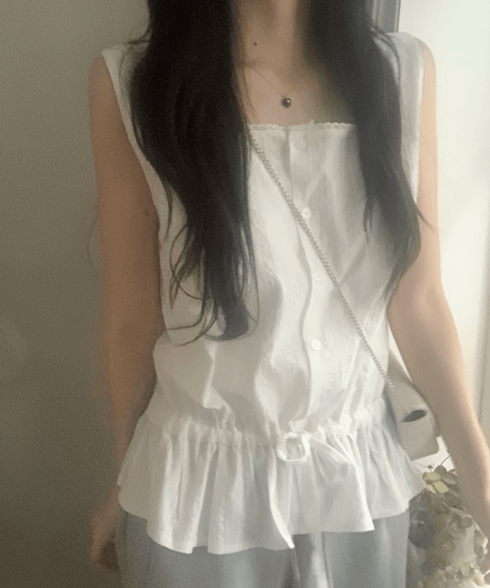 아모로소 리썸 스퀘어 레이어드 스트링 나시 블라우스(1color) [ 봄 여름 리본 민소매 슬리브리스 프릴 레이스 ]