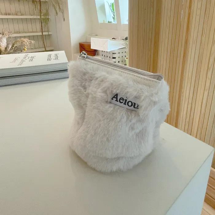 Aeiou Basic Pouch (M size) Fur Sand Dune