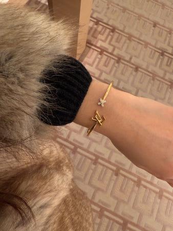 루이비통 25SS LV 아이코닉 플라워 팔찌 골드 M1197M