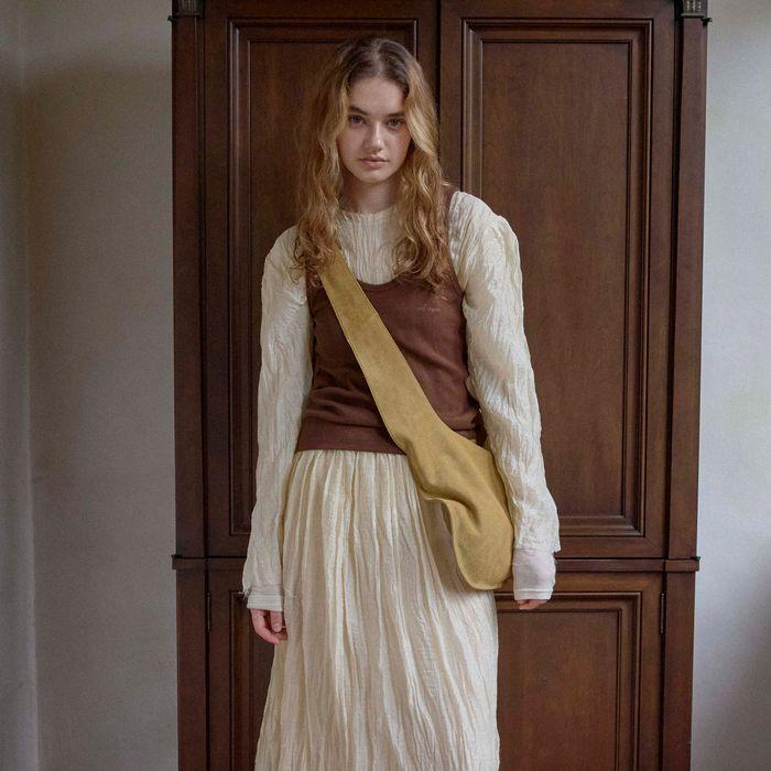 SUEDE ROUND CROSS BAG, MUSTARD