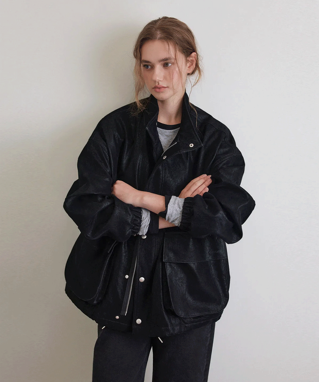 하네 오버핏 필드 숏 레더 자켓_Subtle Black