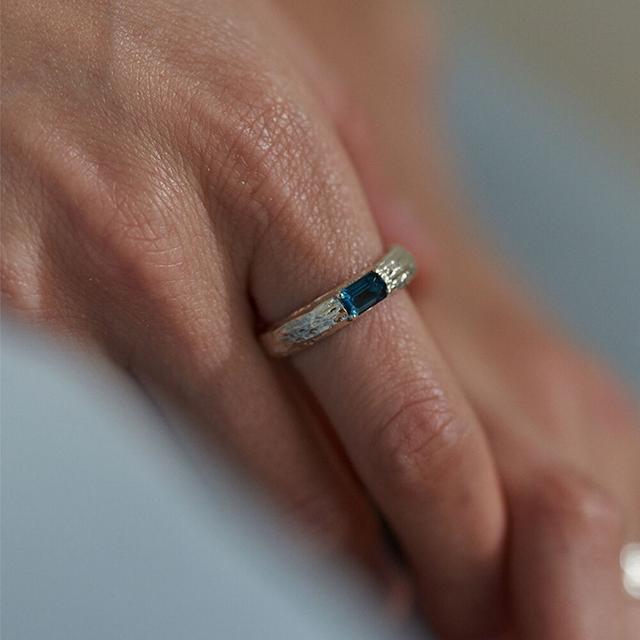 Twig Bold Ring (london blue topaz)