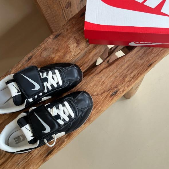 [해외]나이키 코르테즈 SE 블랙 세일 검 IM4843-010