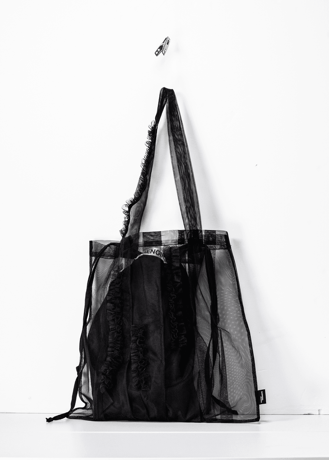 TULLE RUFFLE TOTE BAG - BLACK