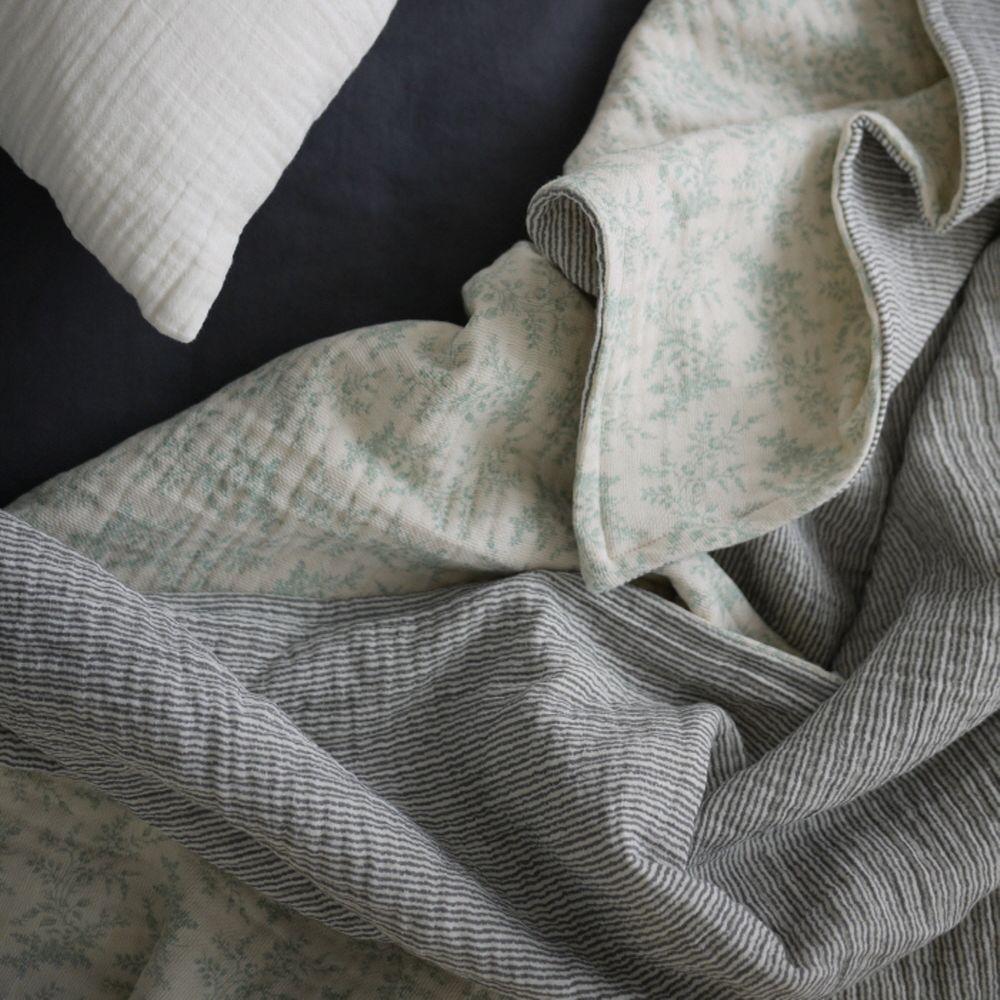 6Layer  gauze blanket (flower+gray stripe)
