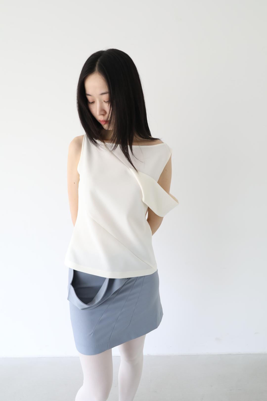 UNBALANCE  RIBBON SLEEVELESS (IVORY)