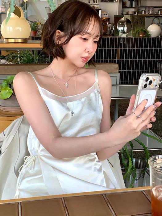 [지인 PICK] (1치 리오더) CREASE SATIN LAYERED SLEEVELESS BLOUSE [IVORY][BLACK]