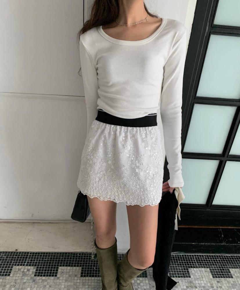 (화이트 당일) pyt 포스터 리프 스커트
