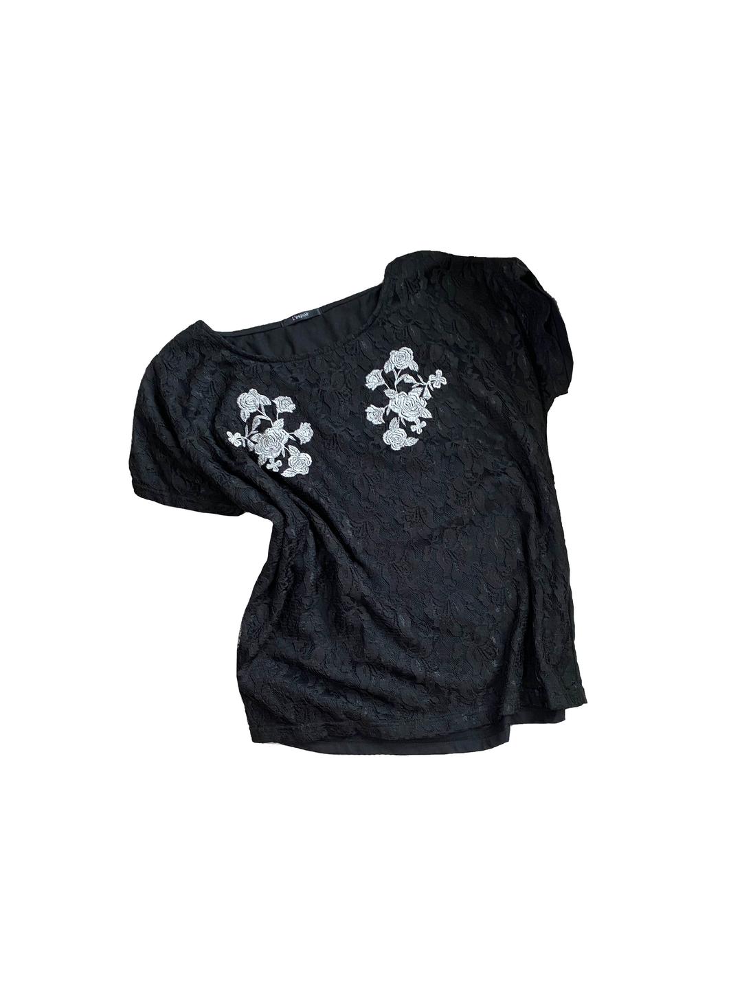 Floral Lace Noir Tee
