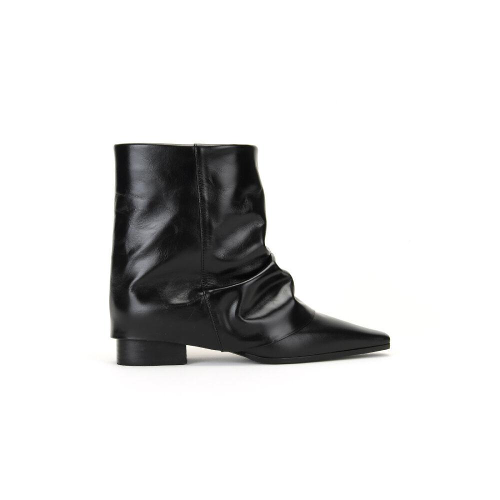 Pointed Wrinkle Leather Boots (Black)