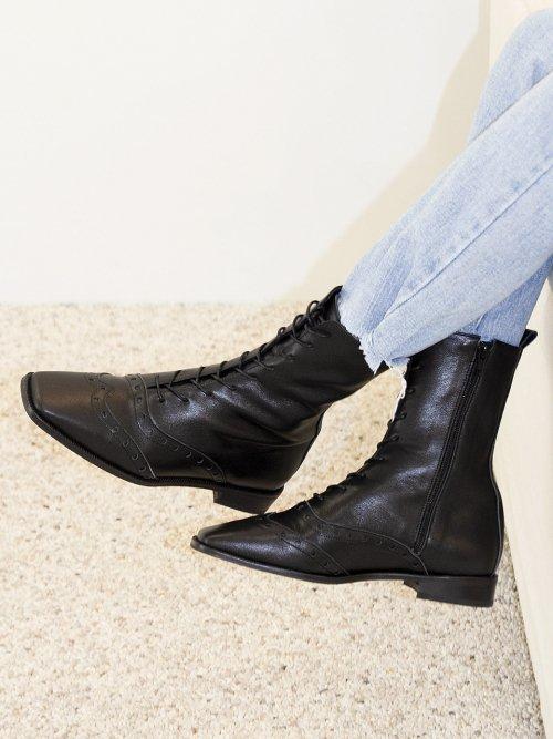 레이스업 브로그 플랫 부츠 /블랙
