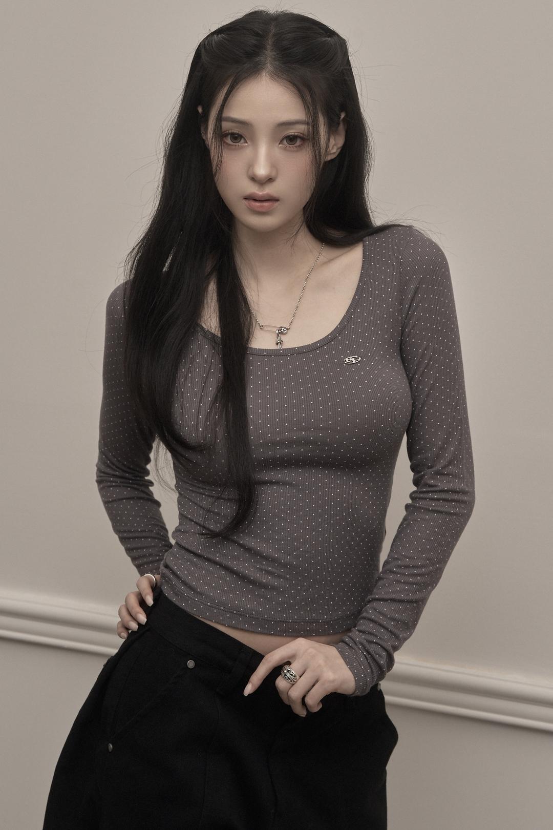 Dot U-neck T-shirt (gray)