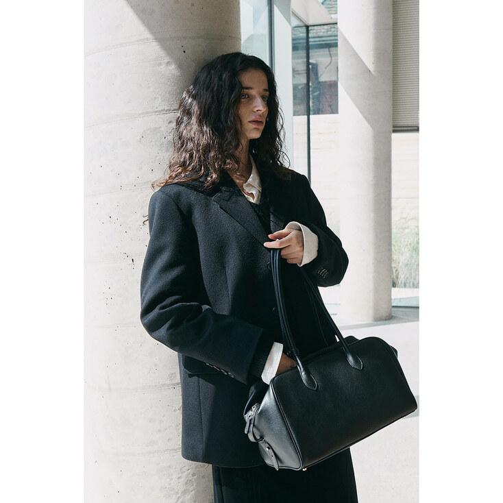 SOFT FRAME SHOULDER BAG BLACK_UDBA5F209BK