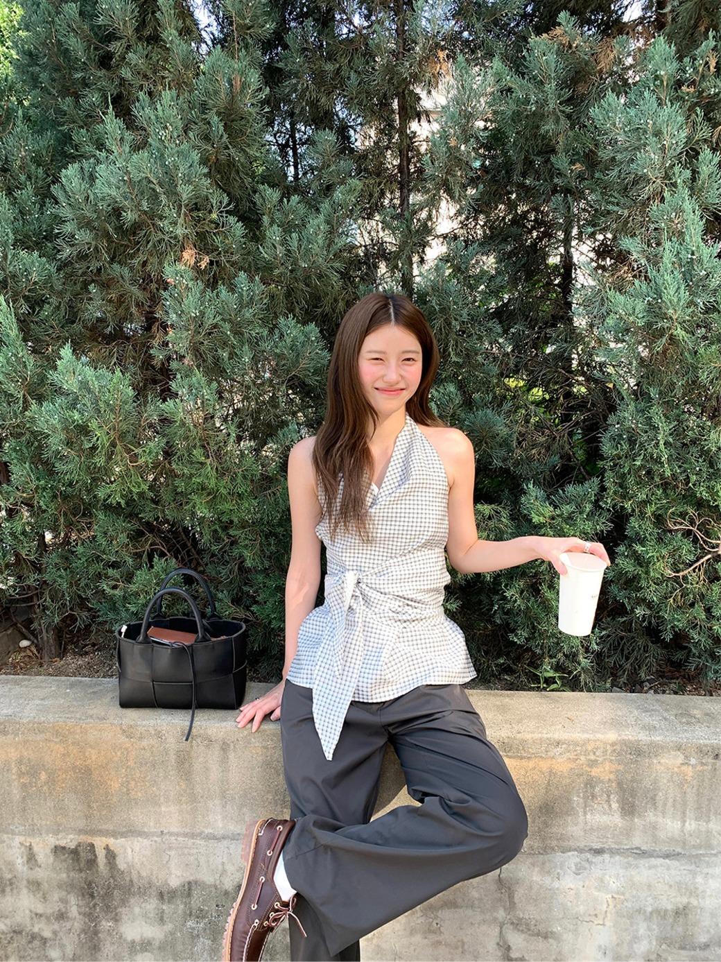 프릴리 DC. Halter Neck Wrab Blouse