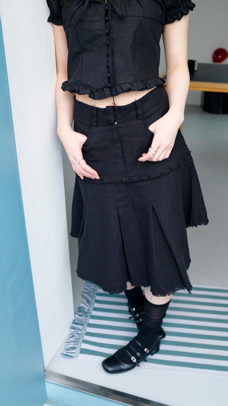 아멜라 grunge unbalance midi skirt