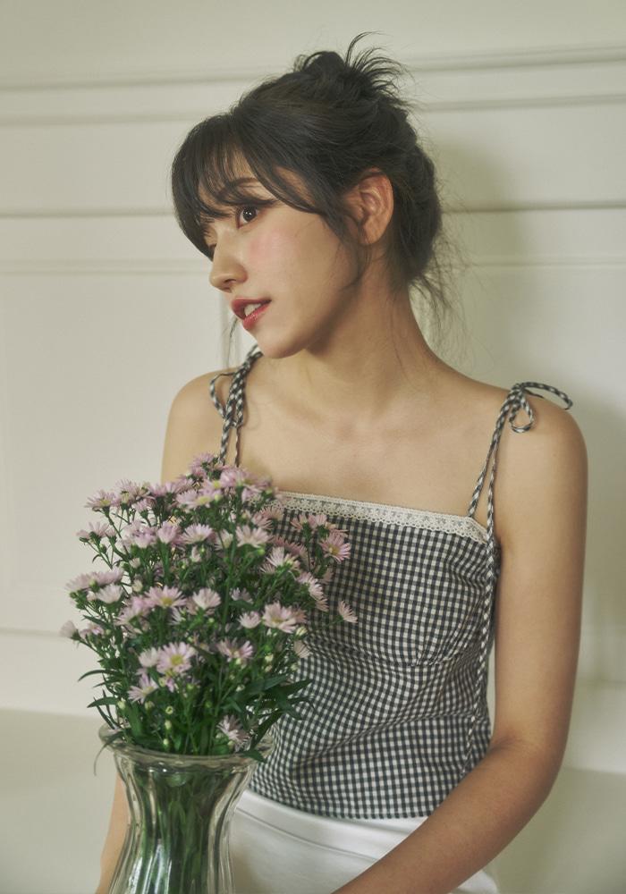 LAYERED LACE SLEEVELESS-BLACK