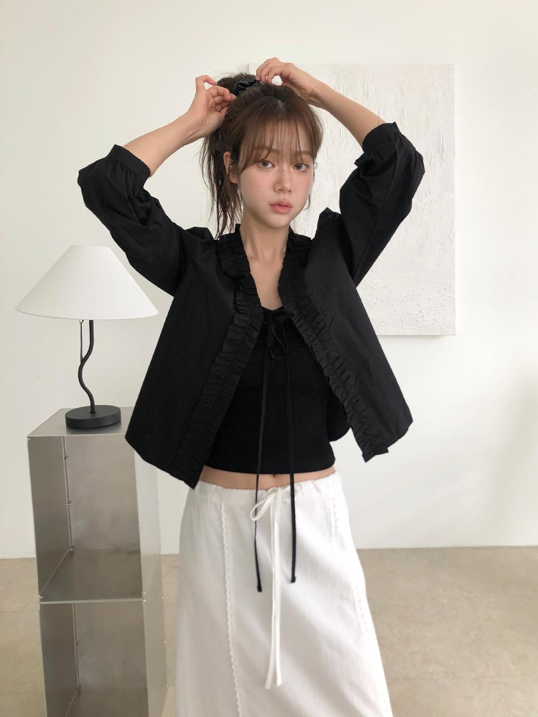 노비야카 Open frill blouse (Ivory, black)