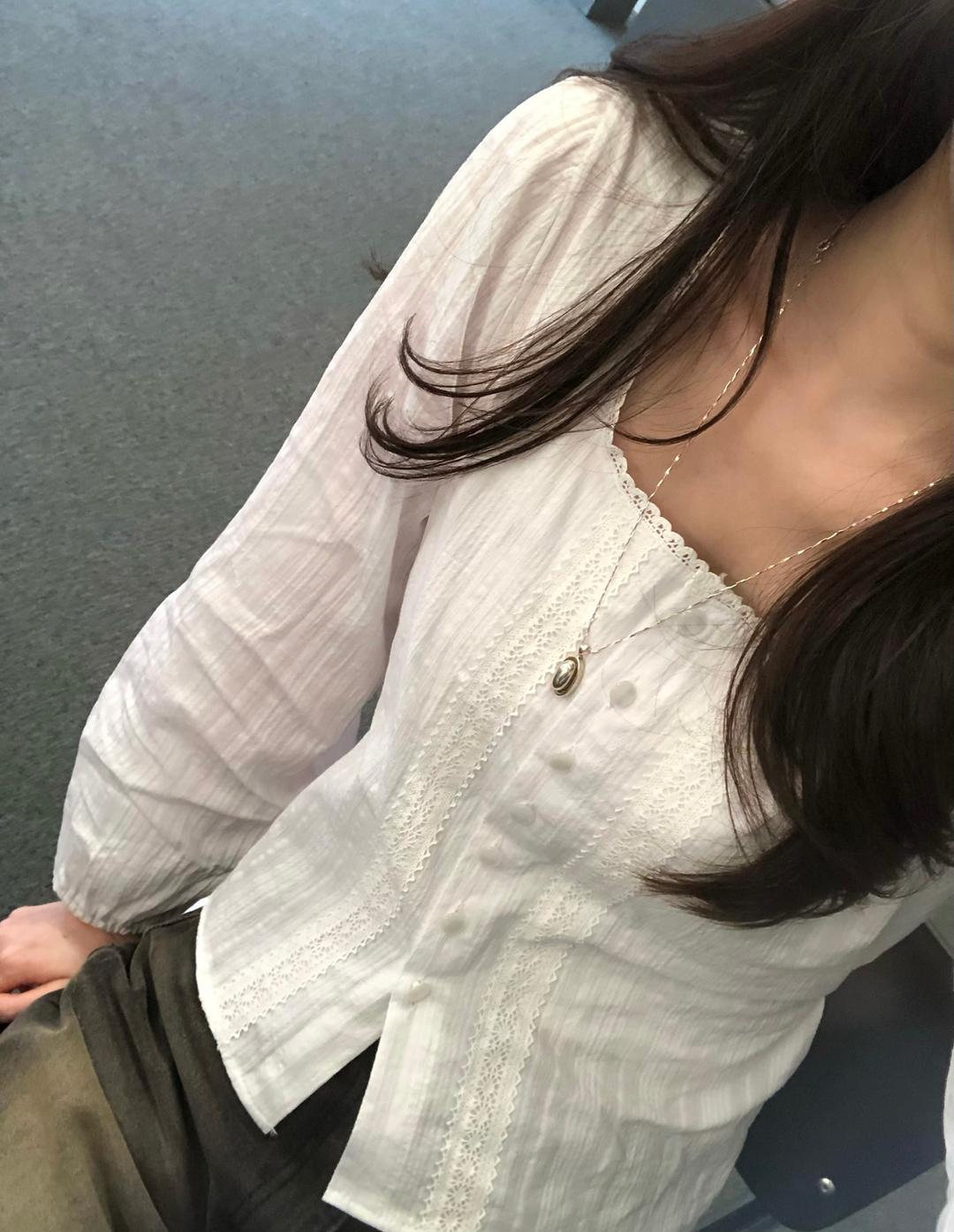 오뉴월 [2천장돌파 🚀 인기폭주💜] 나스 리본 스퀘어넥 레이스 블라우스