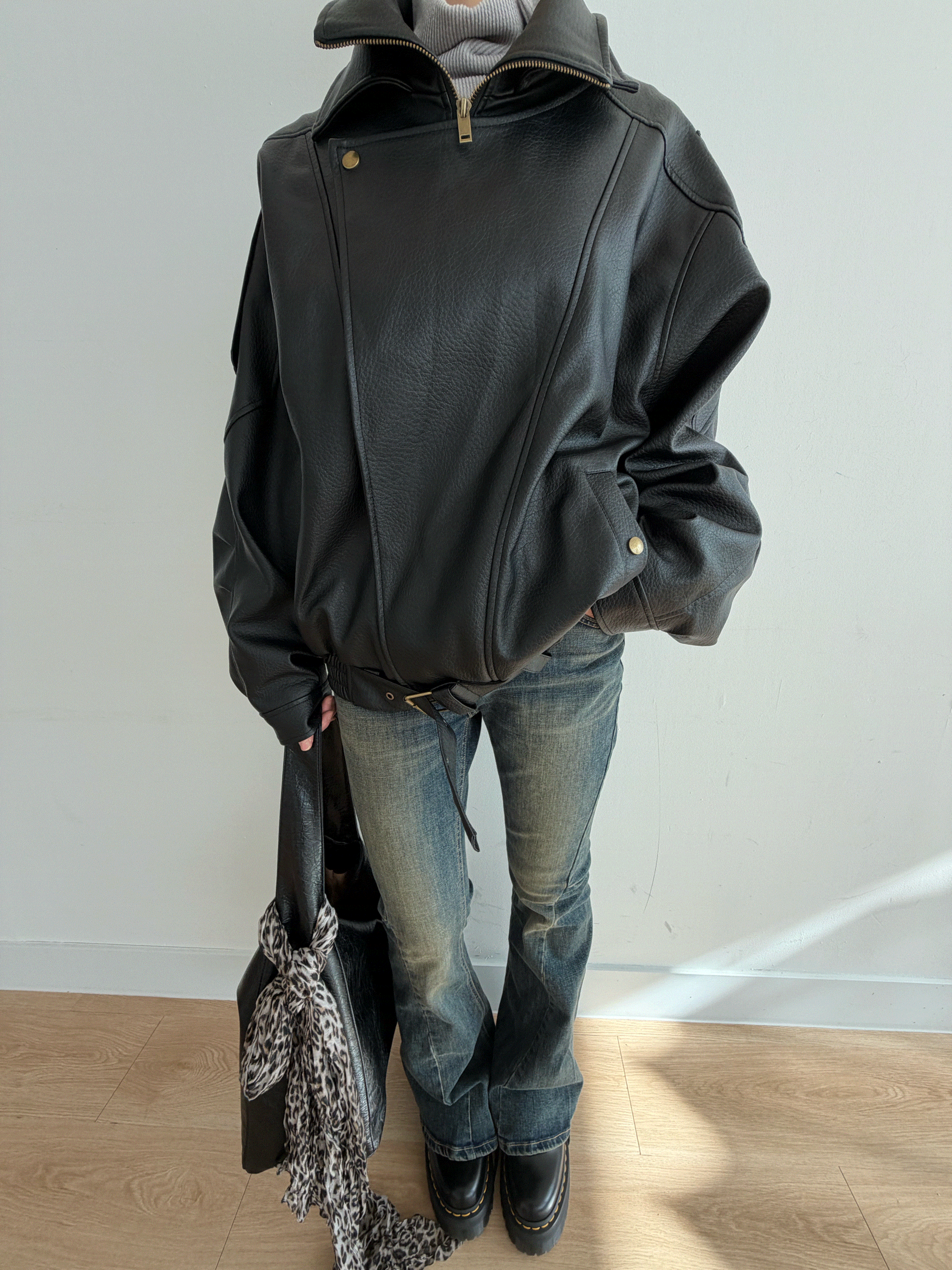 키이라 나인 하이넥 레더자켓