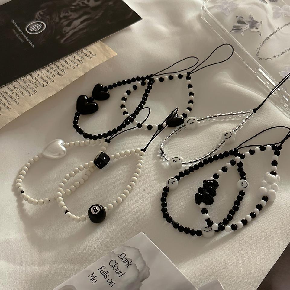 심플 블랙 화이트 비즈스트랩 핸드폰 스트랩 키링