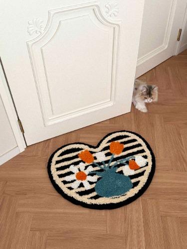 [자체제작] 베이스 인 하트 터프팅 러그