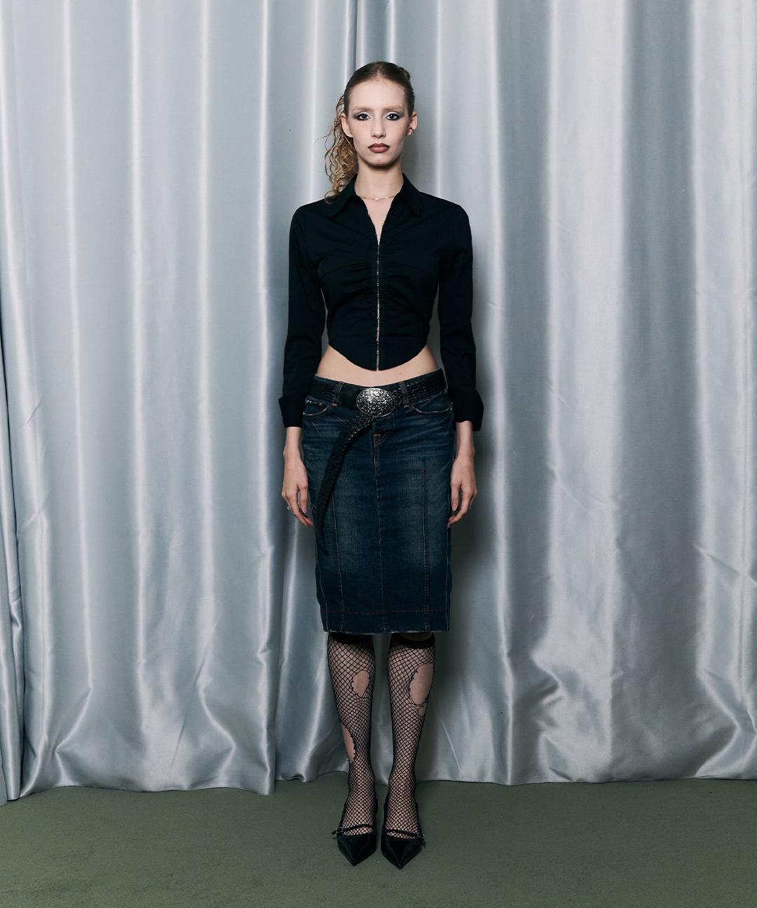 힐다 V-shape Cropped Blouse [Black]