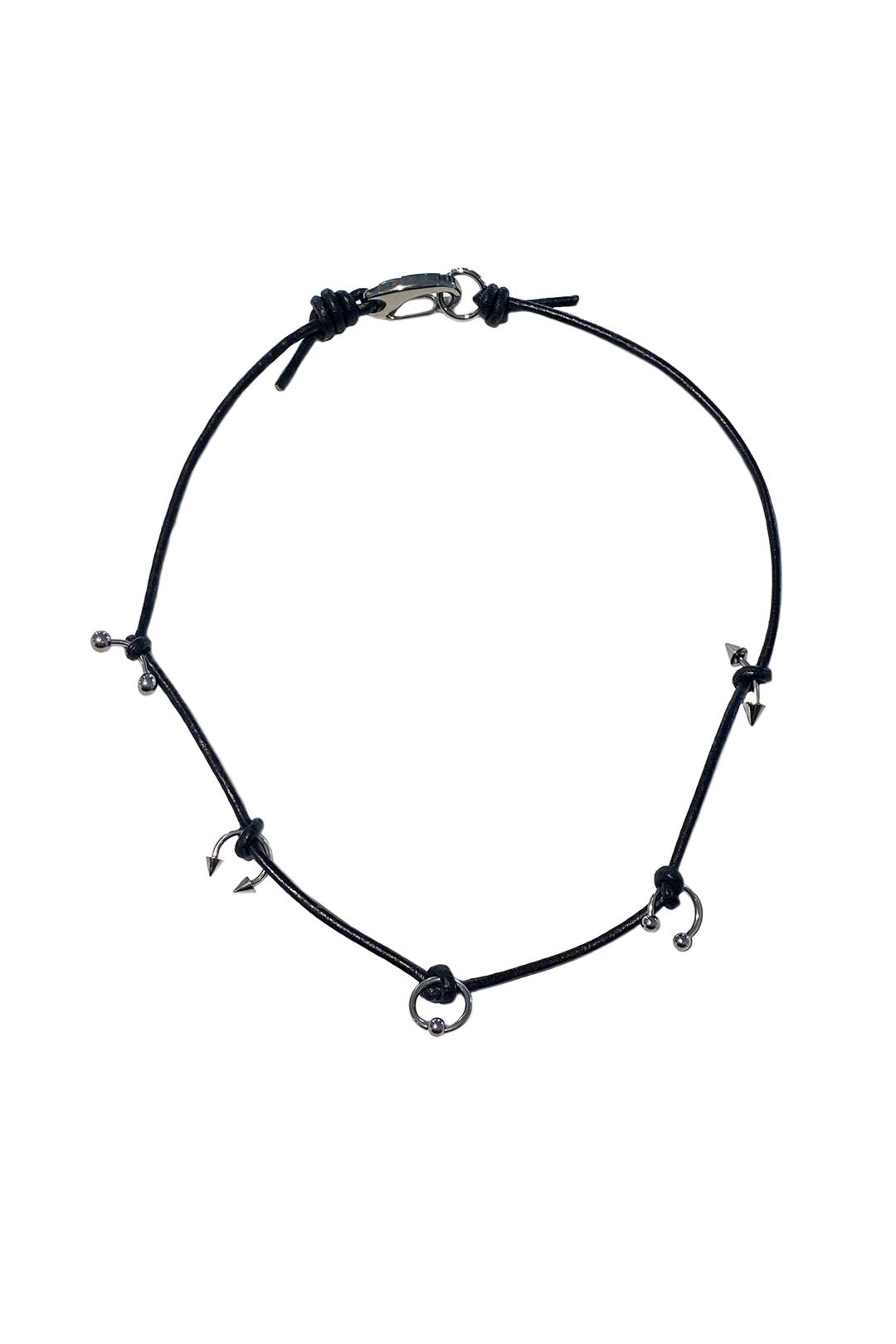 PIERCING KNOT NECKLACE