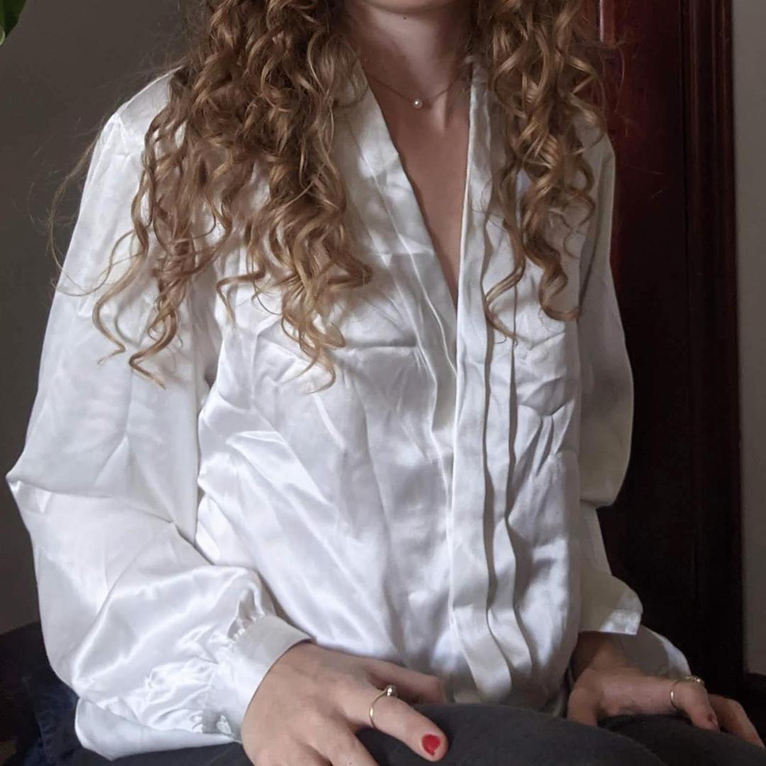 White silky blouseFrom Cow VintageSize is worn off...