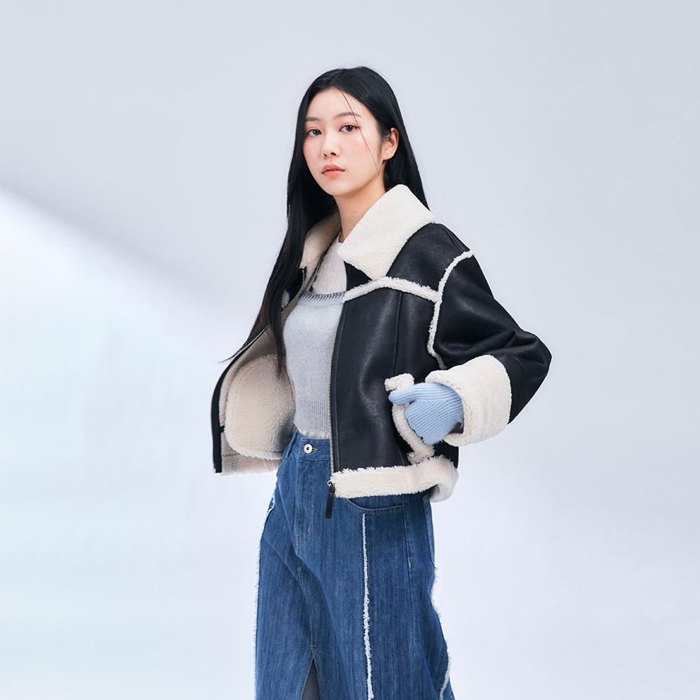 [빌리 션/체리블렛 해윤, 제인 착용]스탠드 칼라 인조 무스탕_T239MLT905W