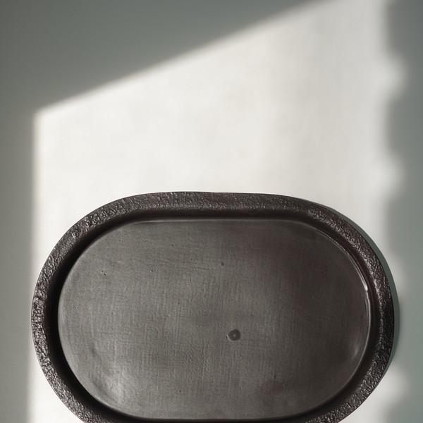 texture oval plate - black
