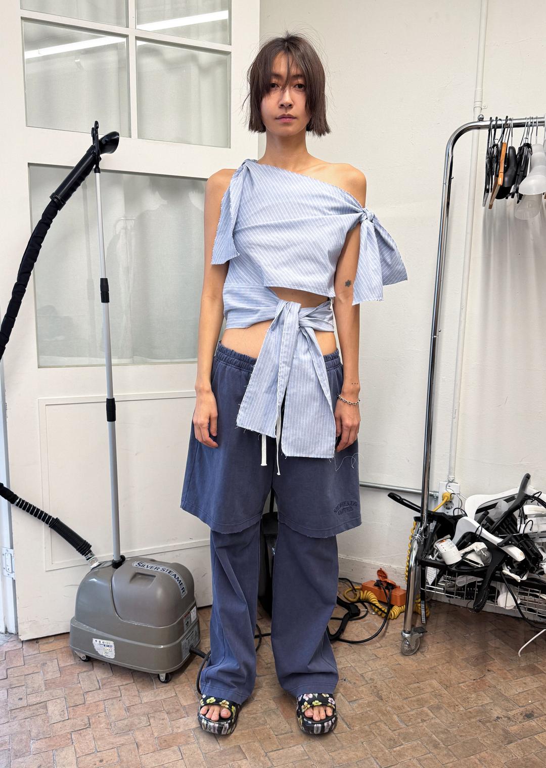 RAW EDGE TIE BLOUSE BLUE STRIPE