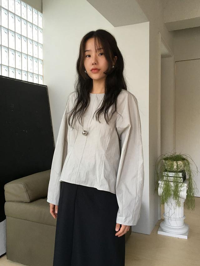 ROW PINTUCK LINE BLOUSE 핀턱 라인 블라우스