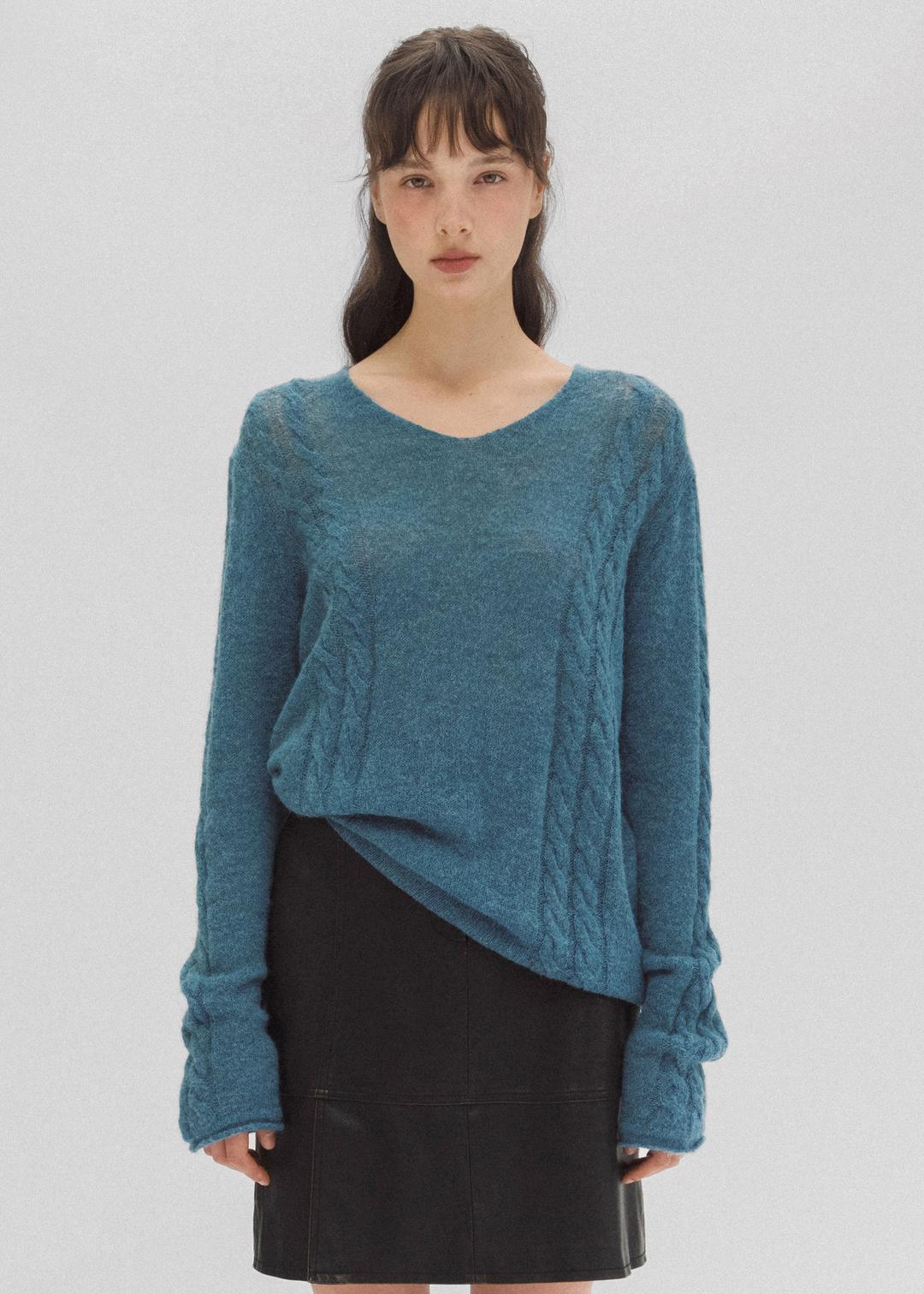 Deep v-neck cable knit (blue)