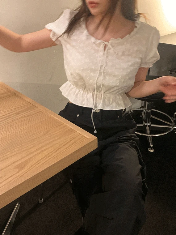 하입 펀칭 퍼프 프릴 블라우스