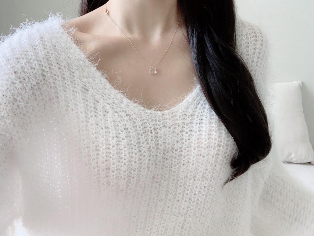 Memory white v knit 화이트 퍼 브이넥 니트